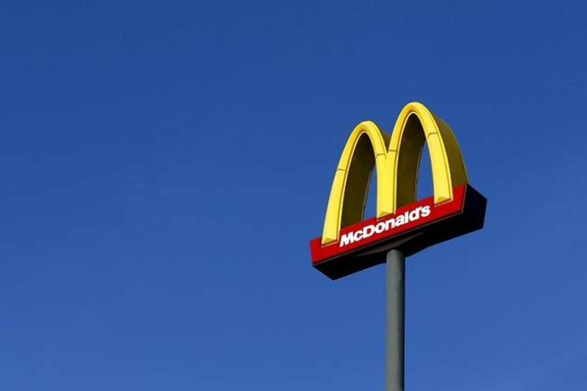 Los clientes dicen que a los nuevos palitos de mozzarella de McDonald's les falta queso